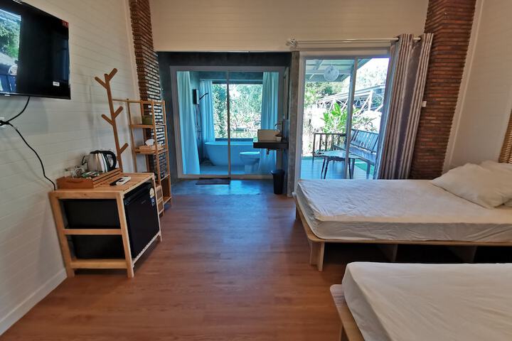 Room 33 of 91