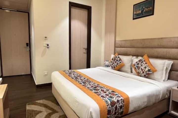 Room 7 of 10