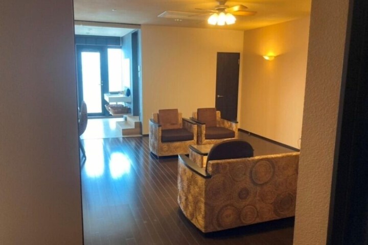 Room 7 of 28