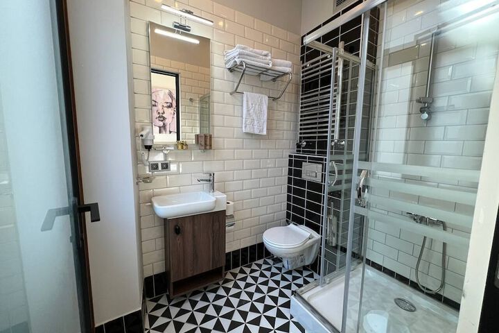 Room 43 of 47