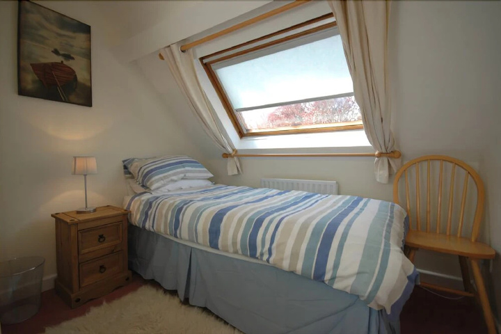 Room 6 of 18