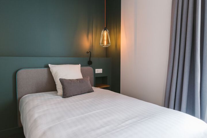 Room 5 of 75