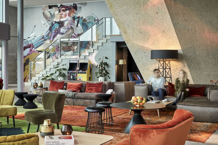 Entrance & Lobby