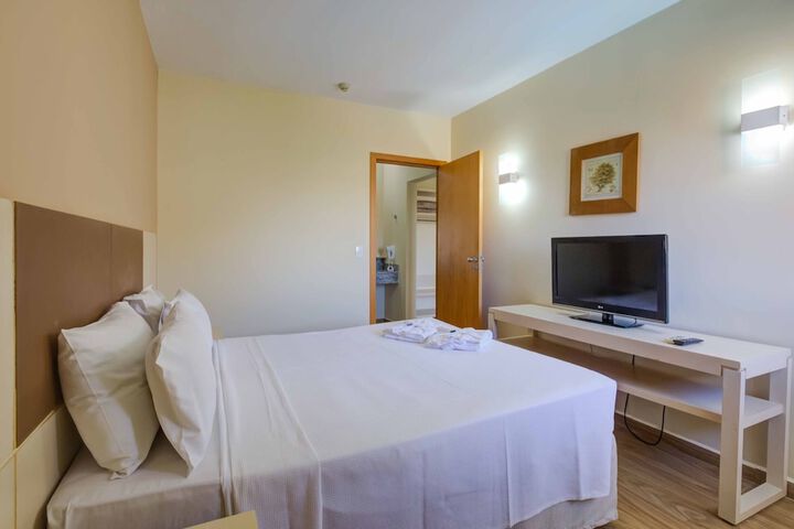 Room 3 of 76
