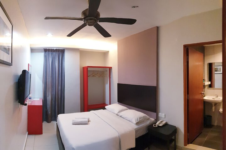 Room 6 of 35