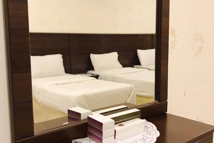 Room 17 of 27