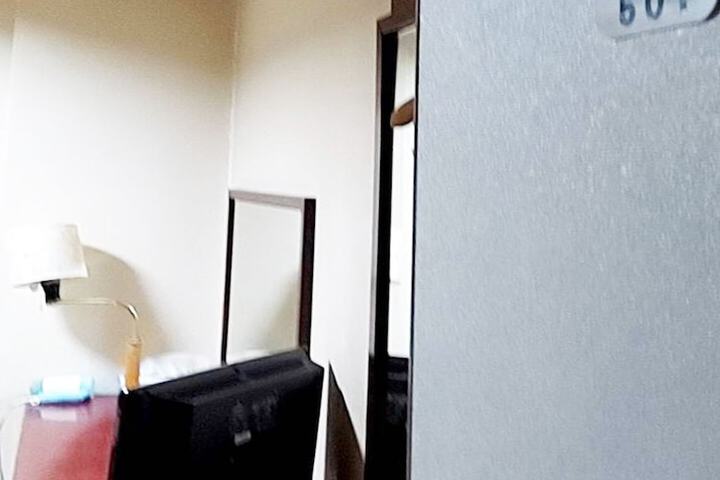 Room 9 of 25