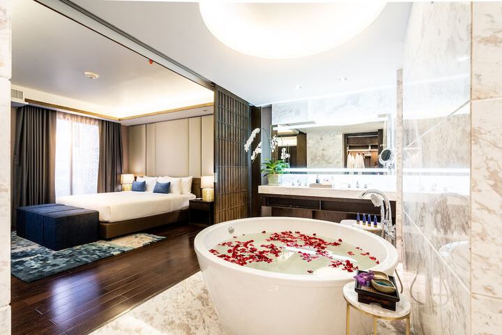 Room 4 of 49