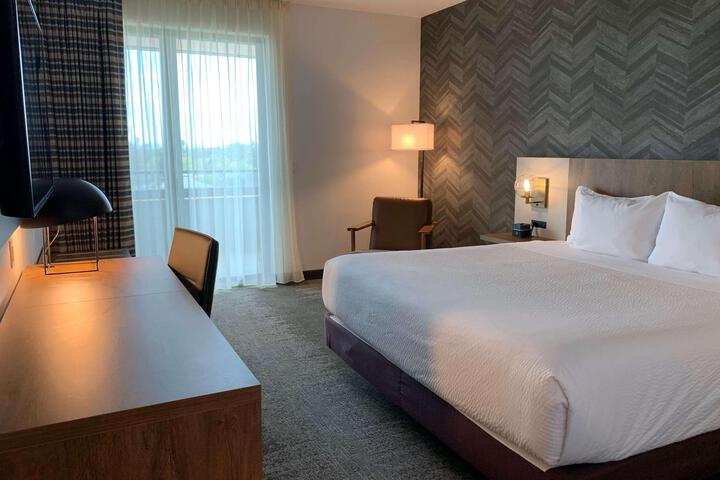 2 Queen Beds (2 of 12)