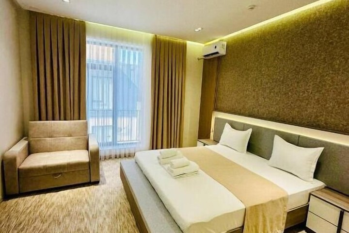Room 33 of 60