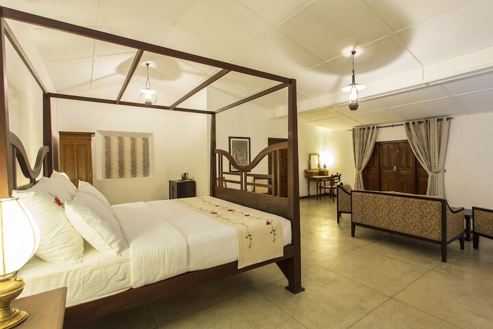 Room 16 of 80
