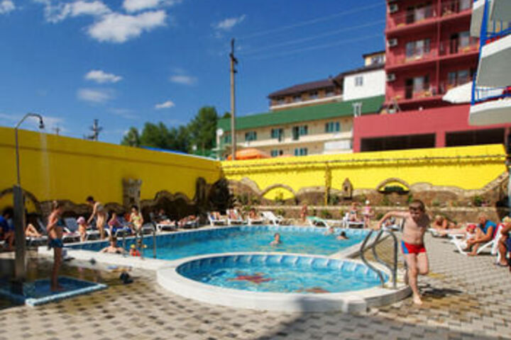 Pool 21 of 26