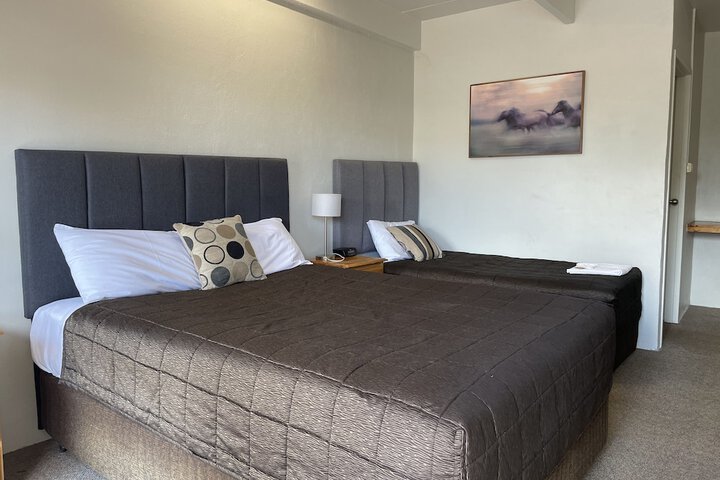 Room 2 of 16
