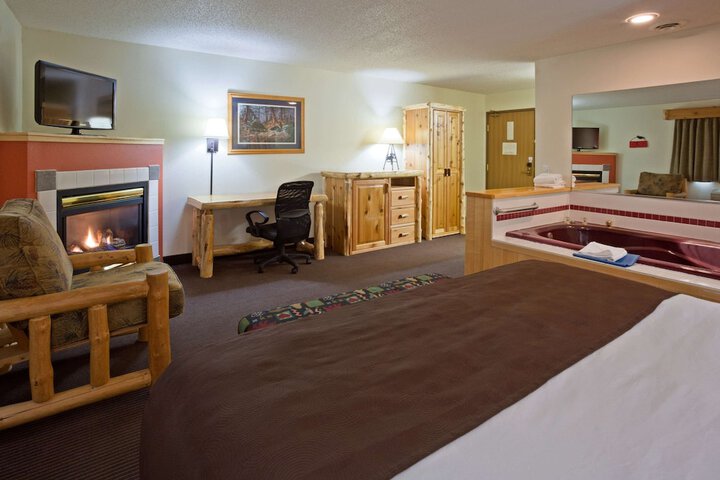 1 Queen Bed Studio Suite (2 of 13)