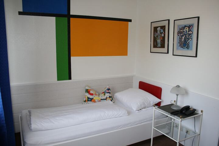 Room 11 of 34