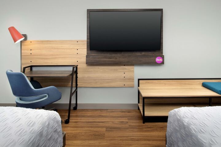 2 Queen Beds (17 of 18)
