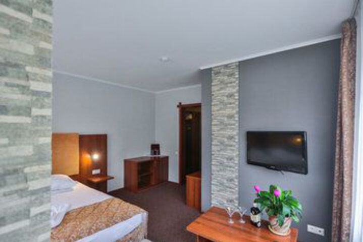 Room 8 of 25