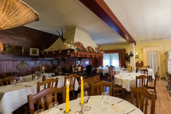 Dining 28 of 46