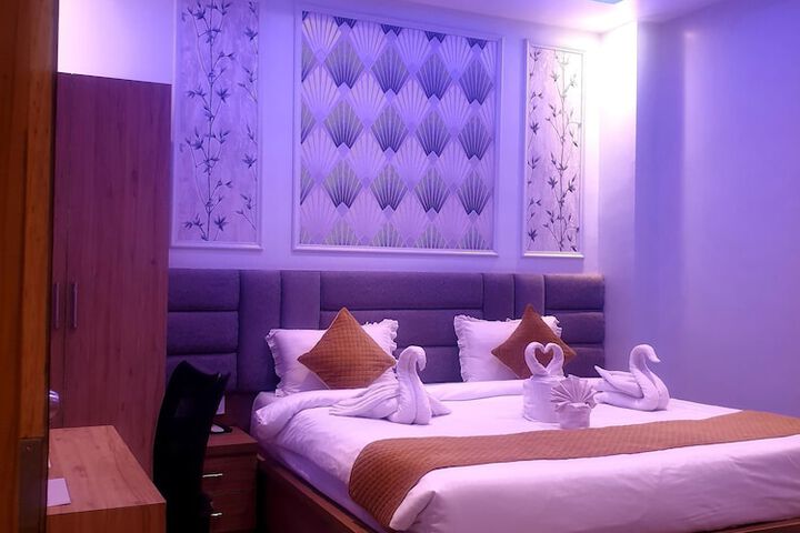Room 6 of 28