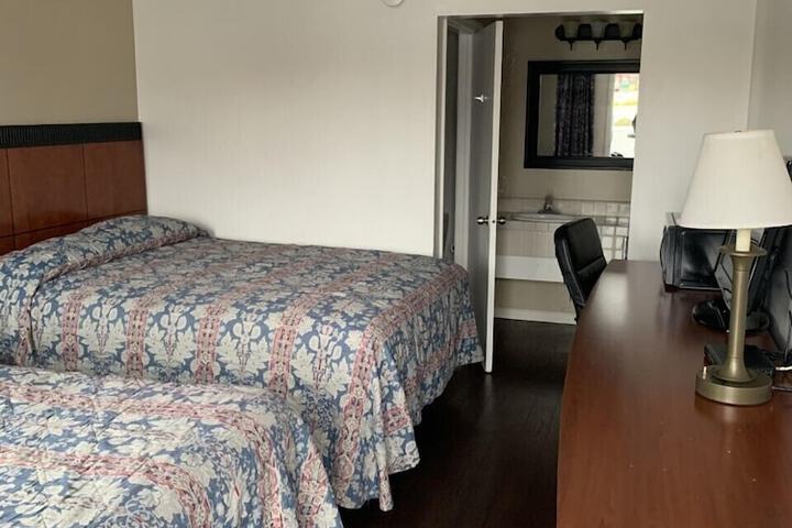 2 Double Beds (3 of 4)