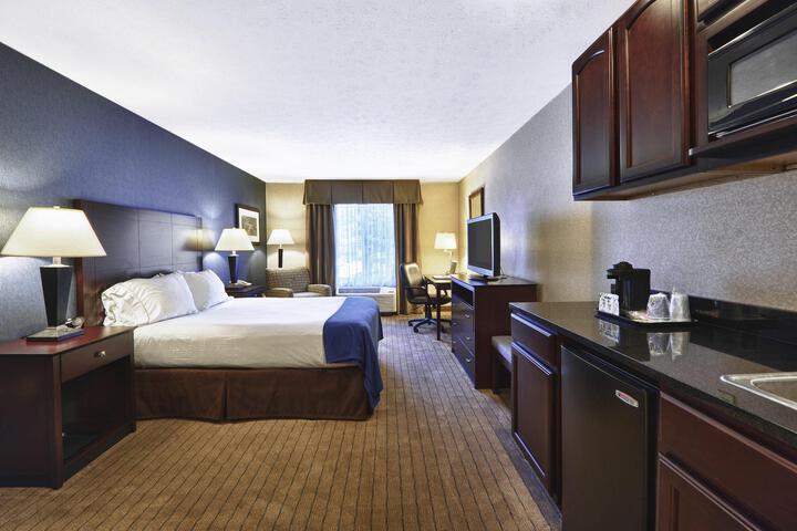 1 King Bed (15 of 17)