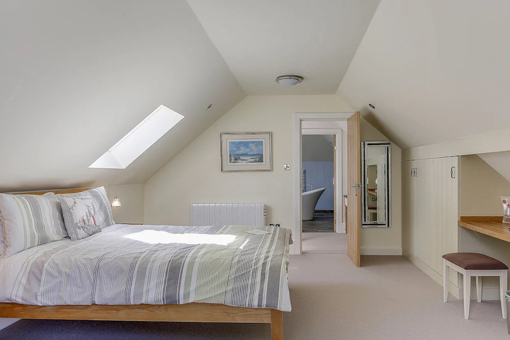 Room 3 of 8