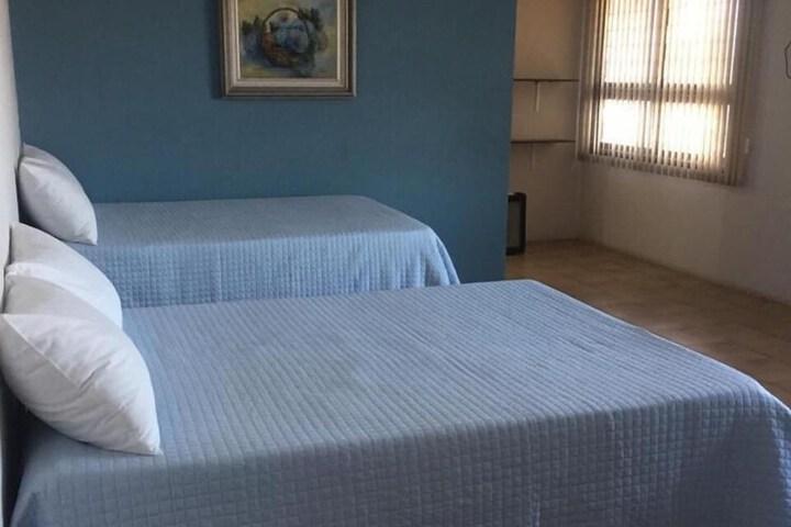 Room 6 of 33