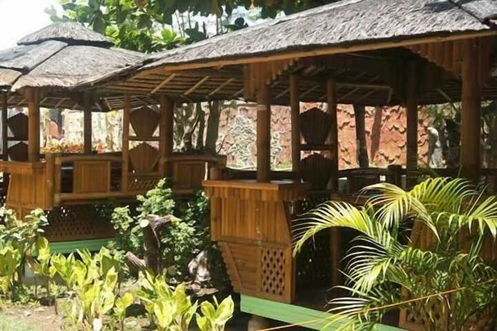 Hotel Exterior 19 of 20