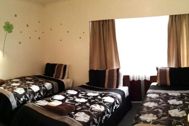 Room 6 of 34