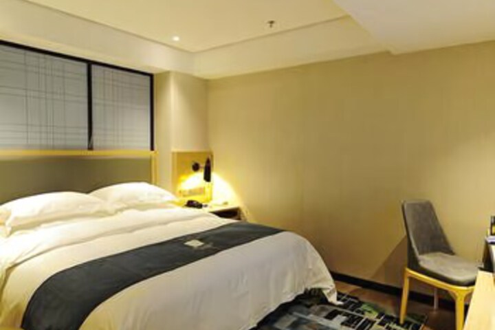 Room 8 of 18
