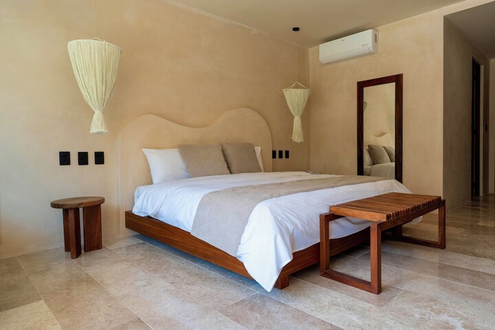 Room 4 of 42