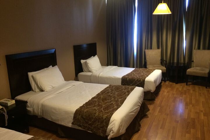 Room 4 of 17