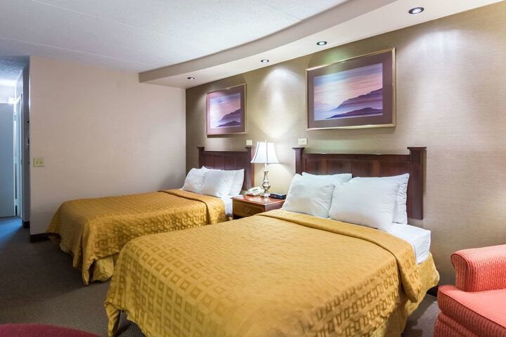 2 Double Beds (1 of 9)