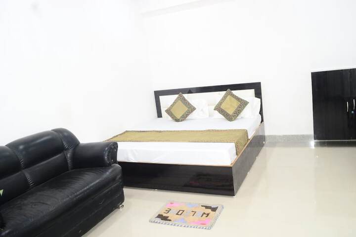 Room 3 of 16