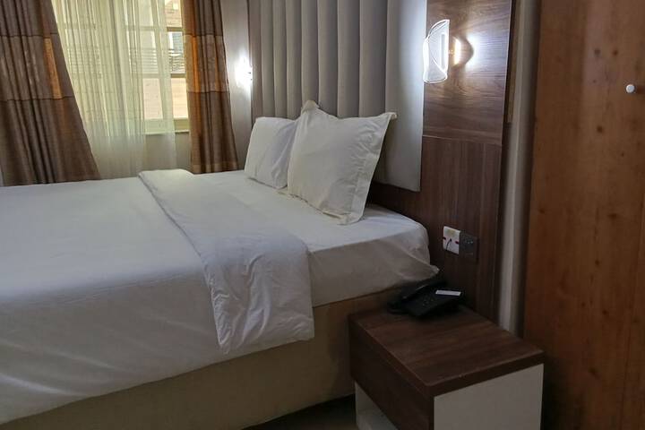 Room 32 of 43