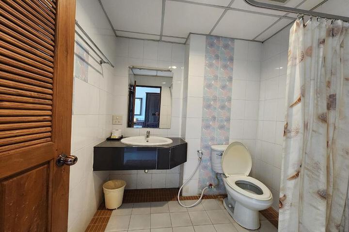 Room 32 of 45