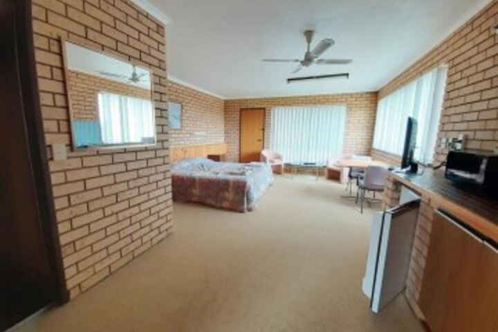 Room 4 of 48