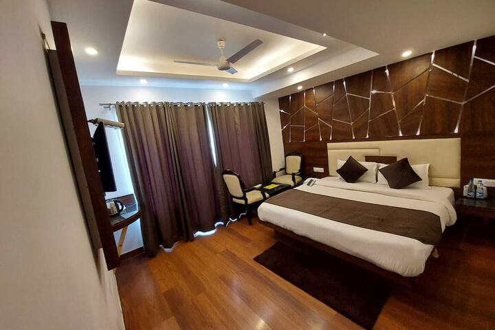 Room 7 of 27