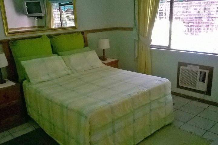 Room 6 of 16