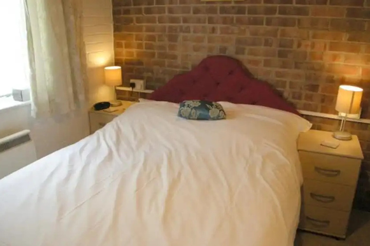 Room 2 of 10