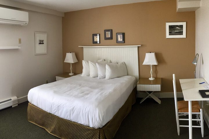 Room 34 of 168