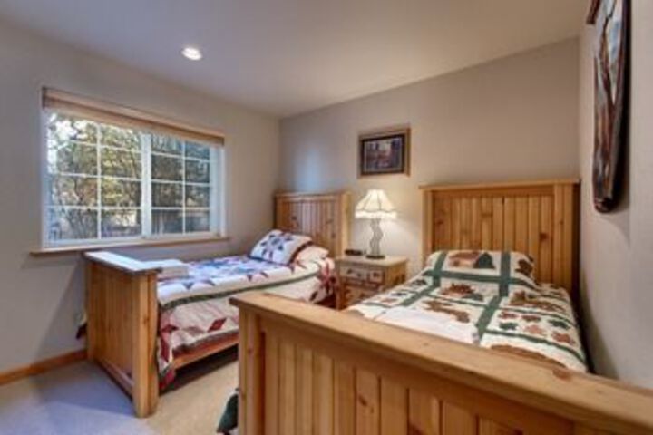 Room 6 of 12