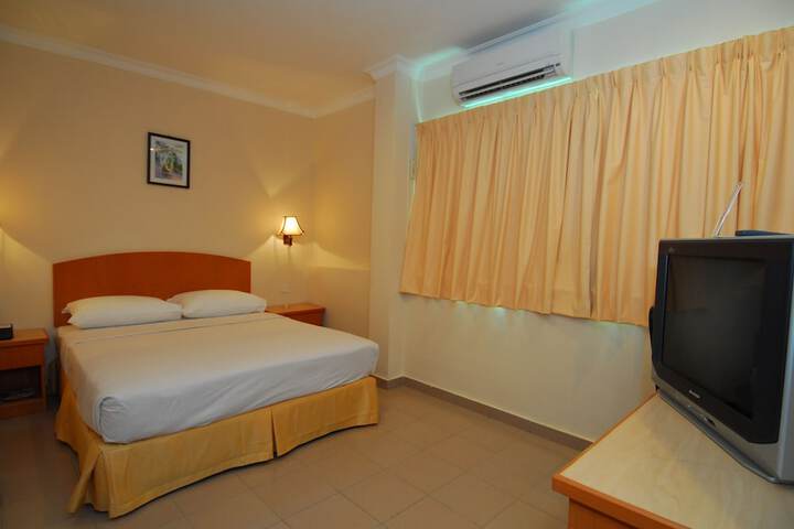 Room 4 of 7