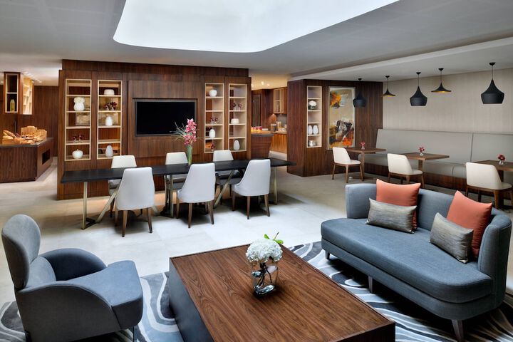 Lounge 79 of 125