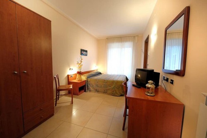 Room 13 of 21
