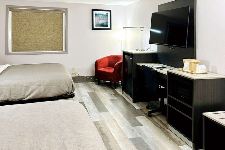 1 Queen Bed Accessible (6 of 21)