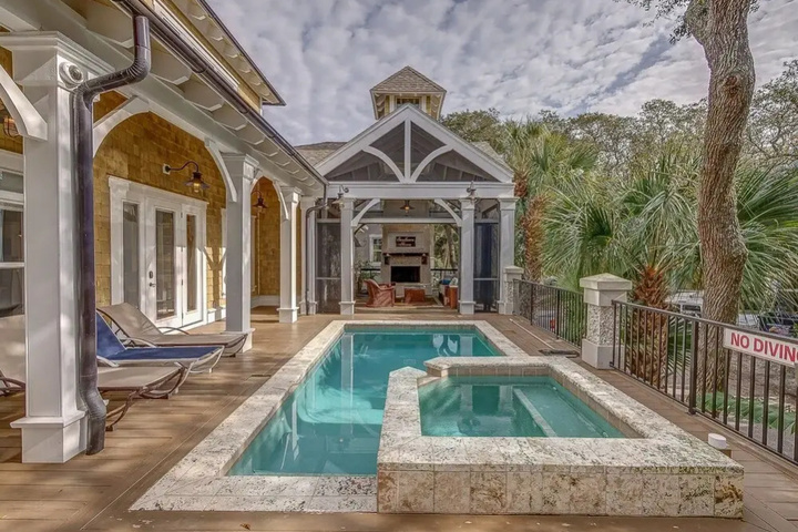 Pool 13 of 27