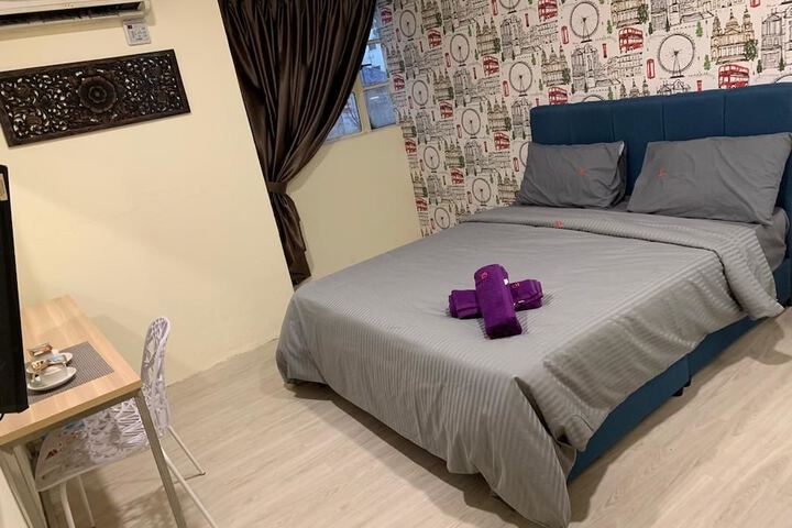 Room 9 of 12