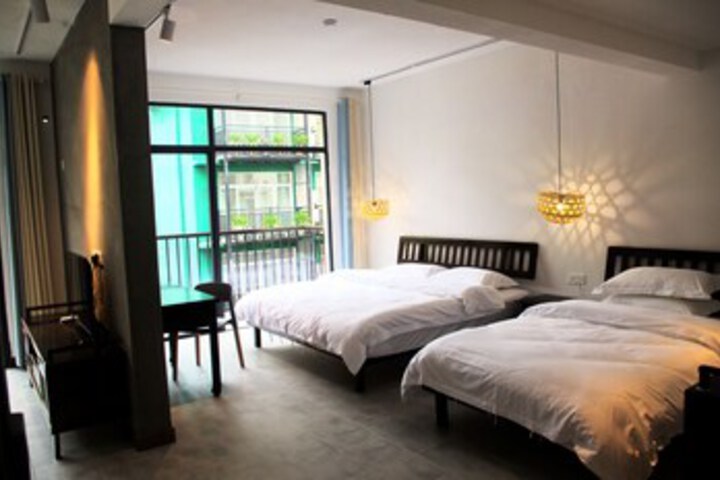 Room 13 of 27