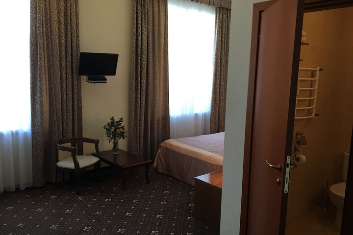 Room 27 of 105